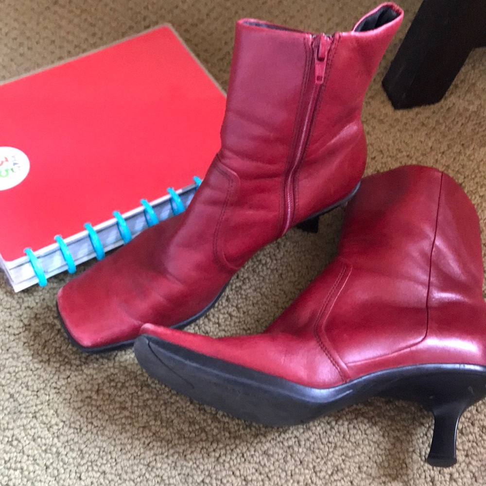 Nine West short red boots